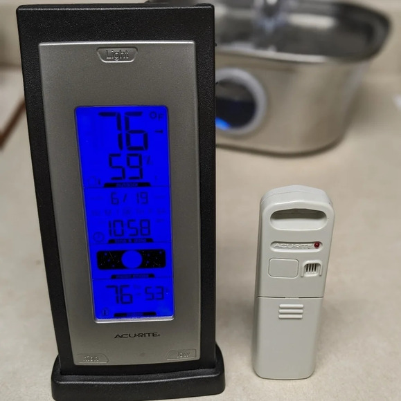 AcuRite 00592W2 Wireless Indoor Outdoor Thermometer Humidity Sensor, hygrometer - Picture 1 of 6